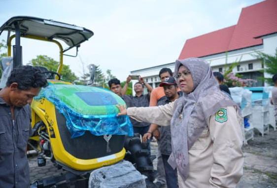Bupati Afni: Jika Petani dan Nelayan Terpuruk, Seperempat Ekonomi Siak Bisa Terguncang