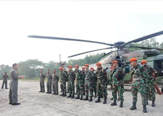 Tak Ada Akses Darat, 13 Prajurit Kopasgat Diterjunkan Lewat Udara ke Kerumutan